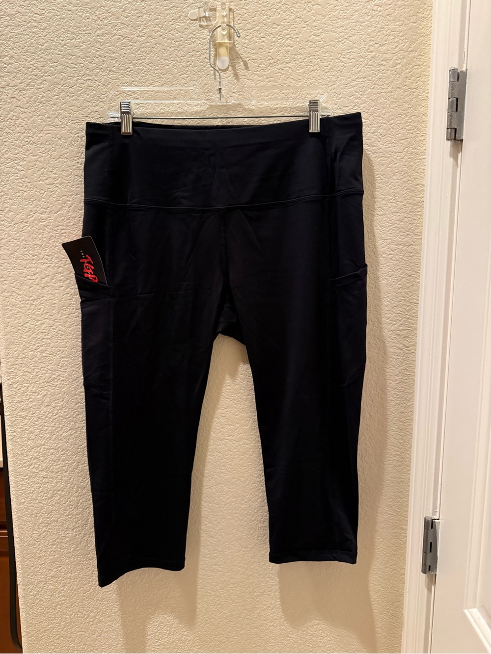 The Gym People Black High Waist Capri Leggings w/ Pockets Size 2XL NWT - Picture 3 of 6